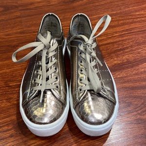 Platform shoes Color- brown gold size 7